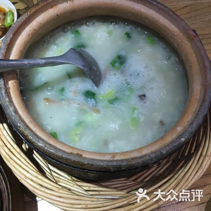 潮汕砂锅粥：文火慢炖的秘密，香气四溢，美食文化传承
