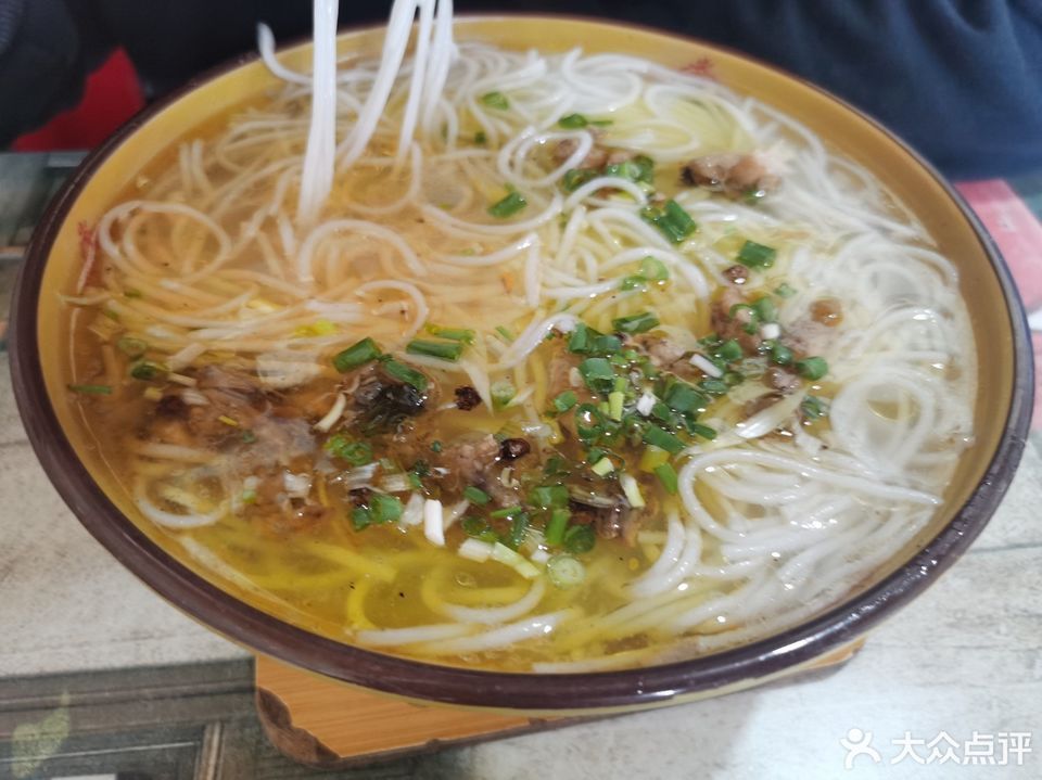 深圳最香米线，浓郁鸡汤+细腻面条，舒适环境吸引食客