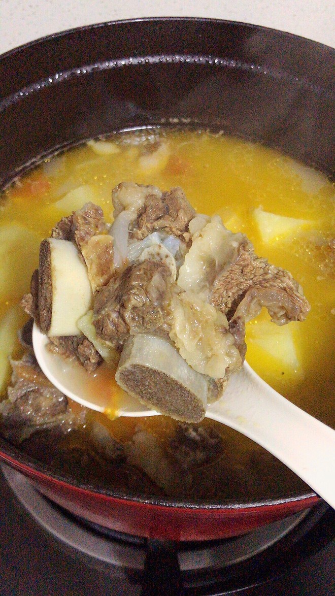 高汤牛骨怎么煮成白汤_牛骨高汤的做法_高汤做法牛骨汤怎么做