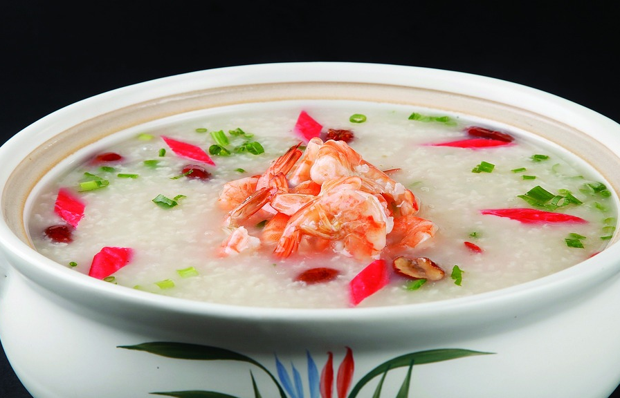 如何制作美味虾子砂锅粥：选料烹饪调味一气呵成，丰富营养口感俱佳