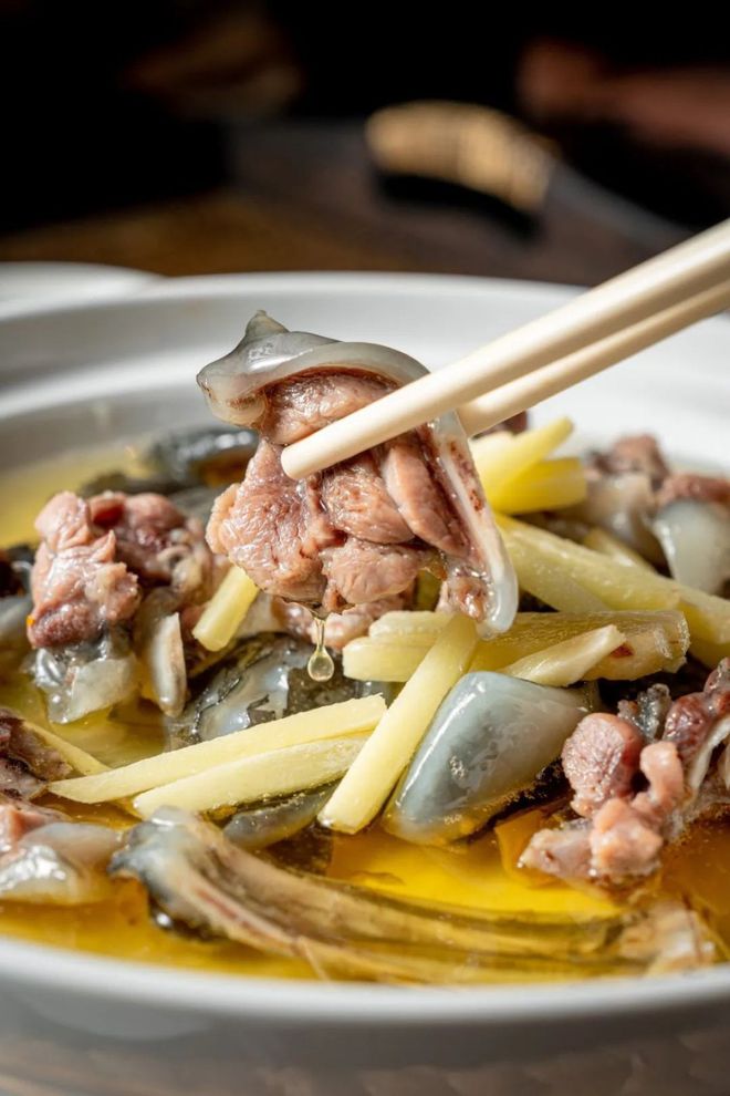 甲鱼石斛靓汤：美味养生的绝佳选择，轻松在家烹制