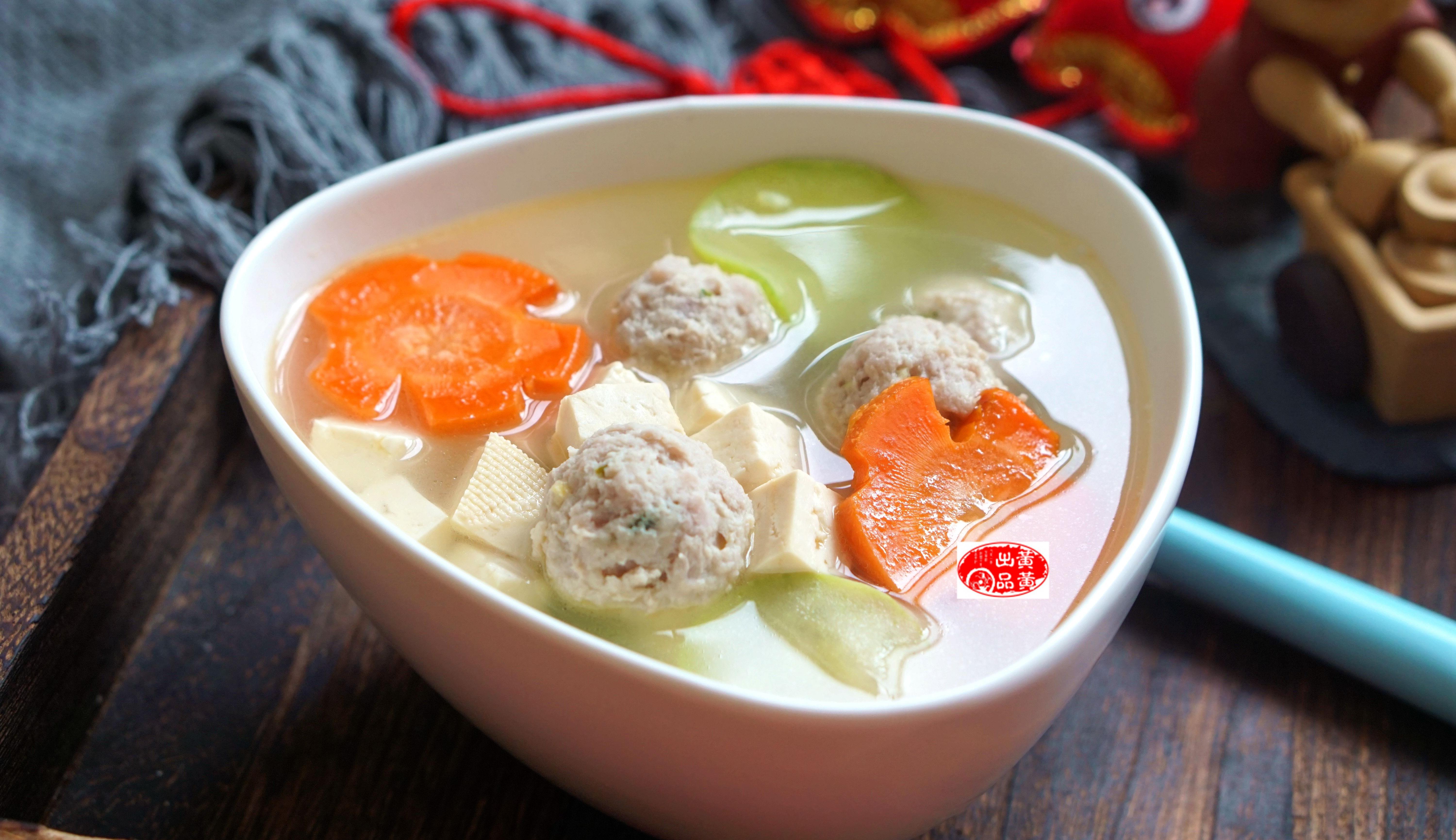 家常美食分享：肉丸豆腐汤的鲜美滋味与简单制作