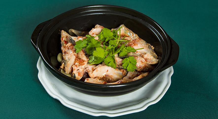 品味传统美食：腌笃鲜砂锅，传统腌制工艺与独特砂锅烹饪方法的完美结合