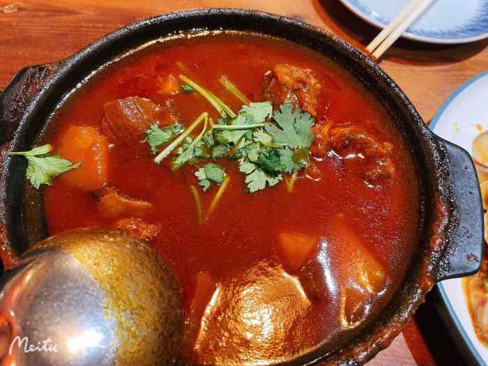 八里台老姑砂锅：传统美食的千年味道与工艺精湛