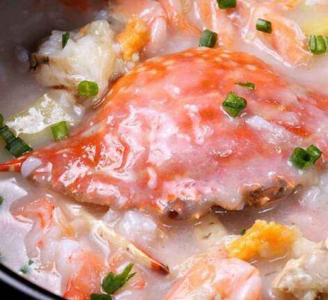 探索海鲜之美：品尝温馨海鲜砂锅粥，享受鲜香与营养的完美融合