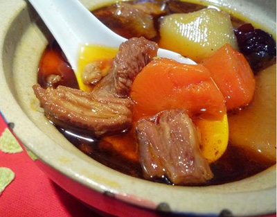 滋味无穷：砂锅羊肉汤的制作技巧与营养价值揭秘