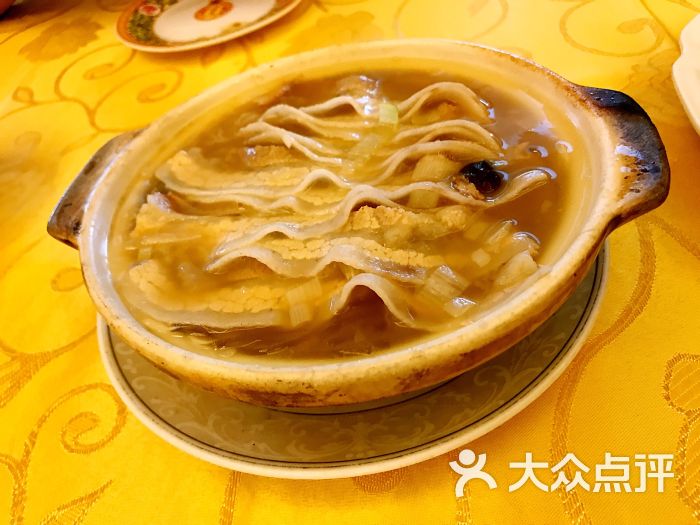 南方特色美食：砂锅居砂锅白肉，传统工艺与极致口感相得益彰