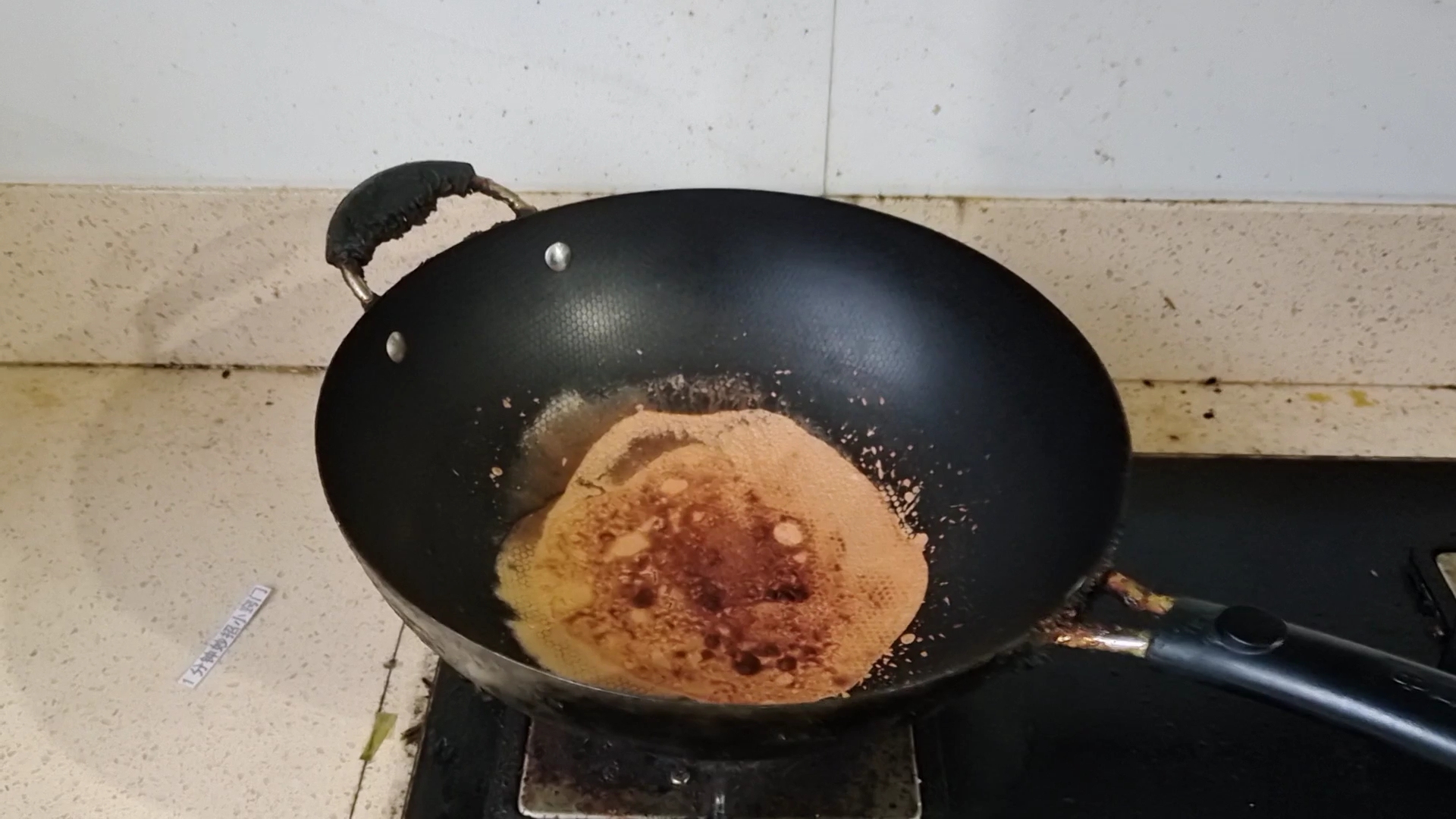 解决铁锅生锈问题的简便高效清洁方案分享：小苏打+洗洁精+白醋的神奇组合