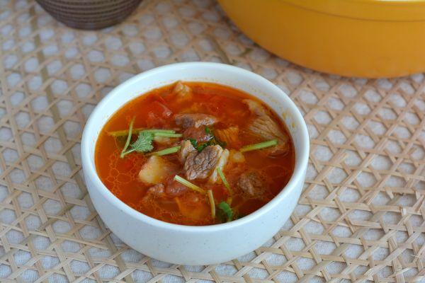 番茄牛肉汤：美味开胃，营养丰富，独具魅力的牛腩菜品