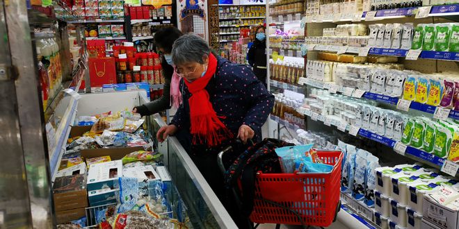 广州市寒潮来袭，民众抢购保暖用品，取暖经济蓬勃发展